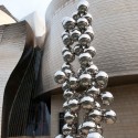 24.02.2011 <br/> El Guggenheim frena la compra de ‘las bolas’ de Anish Kapoor