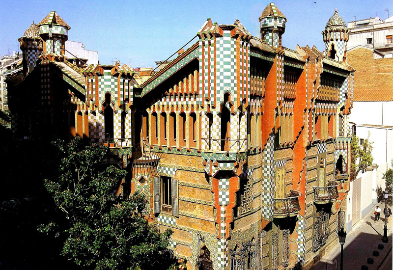 Gaudí, Casa Vicens / Apartments Be